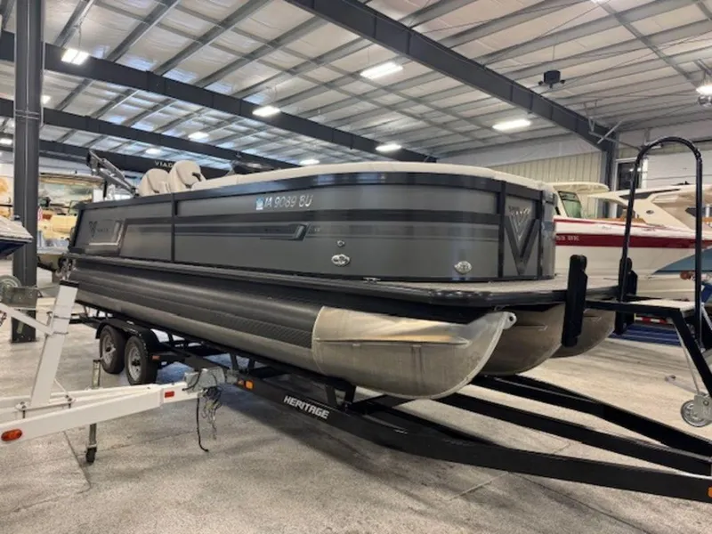 Slide: The Image of Viaggio By Misty Harbor Diamante Q D23Q 2021 - 0