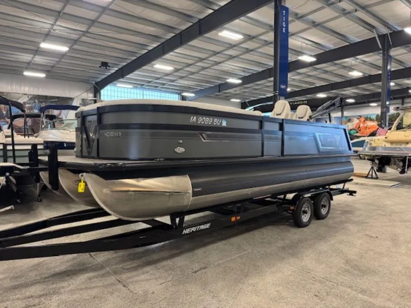 Slide: The Image of Viaggio By Misty Harbor Diamante Q D23Q 2021 - 1