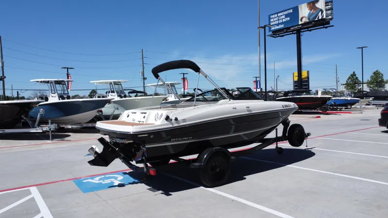 Slide: The Image of Bayliner VR4 2018 - 10