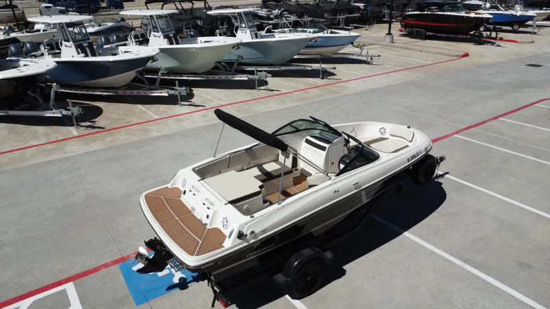 Slide: The Image of Bayliner VR4 2018 - 11