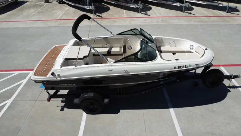 Slide: The Image of Bayliner VR4 2018 - 12