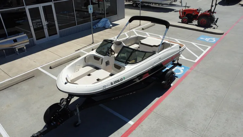 Slide: The Image of Bayliner VR4 2018 - 15