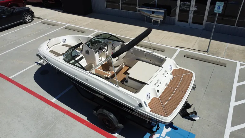 Slide: The Image of Bayliner VR4 2018 - 17