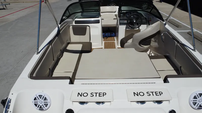 Slide: The Image of Bayliner VR4 2018 - 20