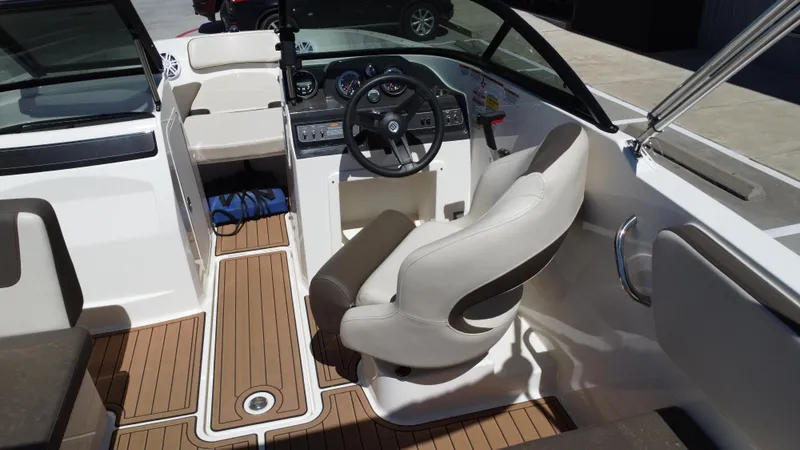 Slide: The Image of Bayliner VR4 2018 - 21