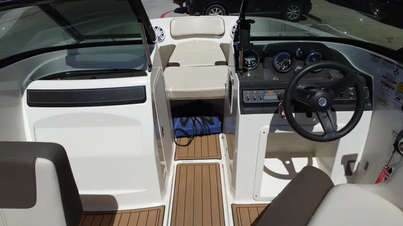 Slide: The Image of Bayliner VR4 2018 - 23