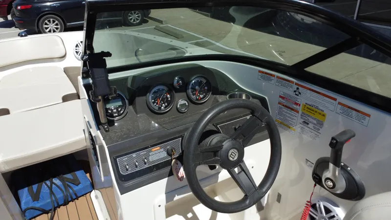 Slide: The Image of Bayliner VR4 2018 - 24