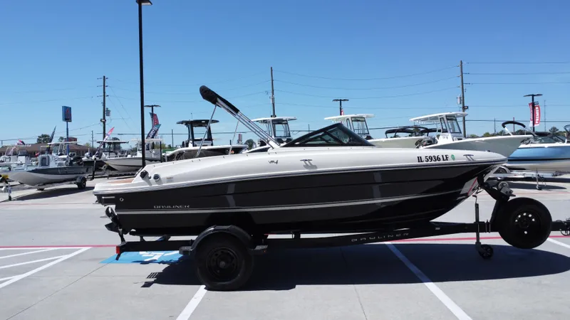 Slide: The Image of Bayliner VR4 2018 - 3