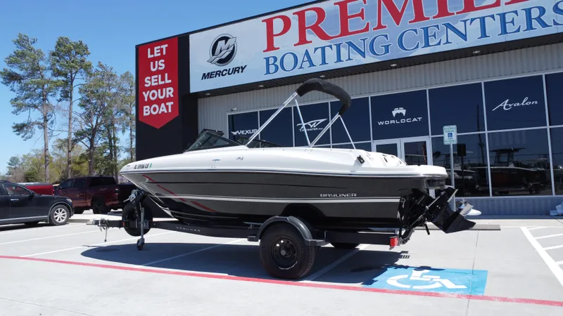 Slide: The Image of Bayliner VR4 2018 - 8