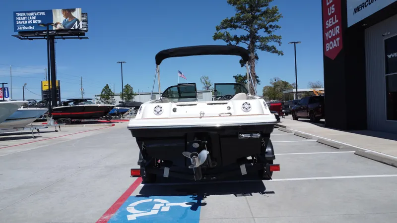 Slide: The Image of Bayliner VR4 2018 - 9