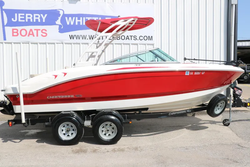 Slide: The Image of 2014 Chaparral 21 H2O Ski & Fish boat in red and white, on a trailer. - 12