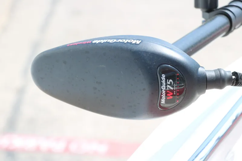 Slide: The Image of MotorGuide W75 trolling motor on 2014 Chaparral 21 H2O Ski & Fish boat. - 24