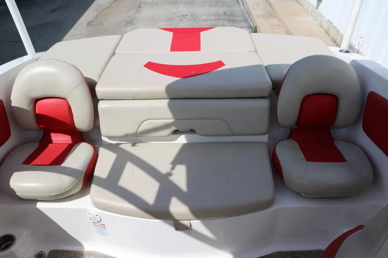Slide: The Image of 2014 Chaparral 21 H2O Ski & Fish boat interior with red and beige seating. - 32