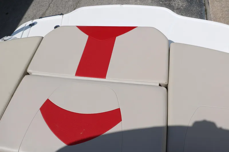 Slide: The Image of 2014 Chaparral 21 H2O Ski & Fish boat seat with red and beige upholstery. - 33