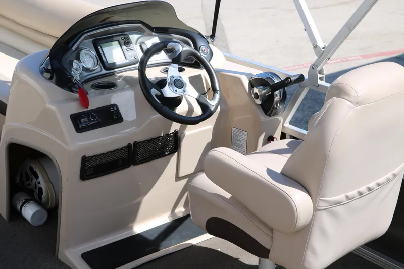 Slide: The Image of 2015 Sun Tracker Party Barge 20 DLX helm with steering wheel and captain's chair. - 19