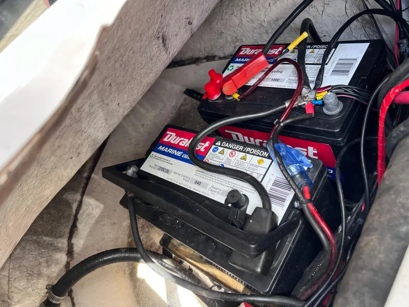 Slide: The Image of Batteries in a 2004 Four Winns 240 Horizon boat, featuring Duracell marine batteries. - 10