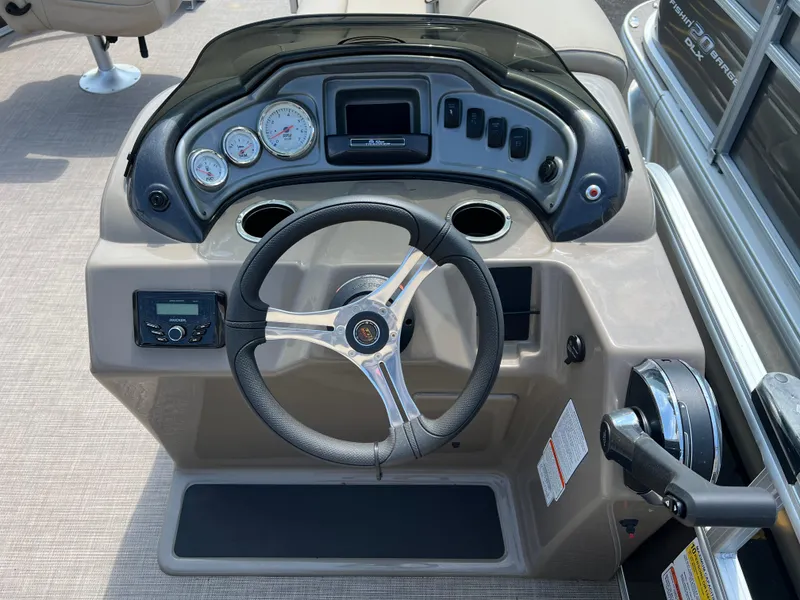 Slide: The Image of Sun Tracker SportFish 20 DLX 2025 - 84