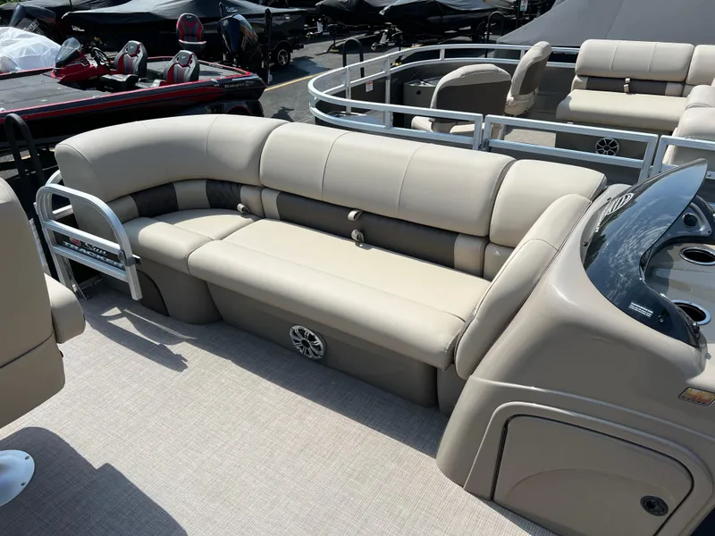 Slide: The Image of Sun Tracker SportFish 20 DLX 2025 - 86