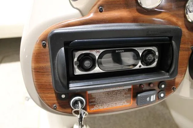 Slide: The Image of 2005 Kayot V220i boat seat with white upholstery and ergonomic design. - 9