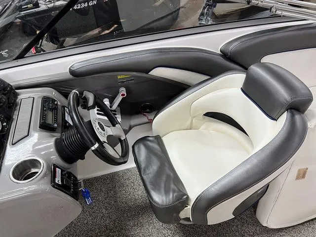 Slide: The Image of Yamaha 242 LTD 2011 - 14