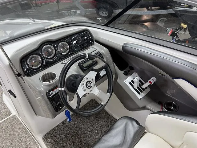 Slide: The Image of Yamaha 242 LTD 2011 - 15