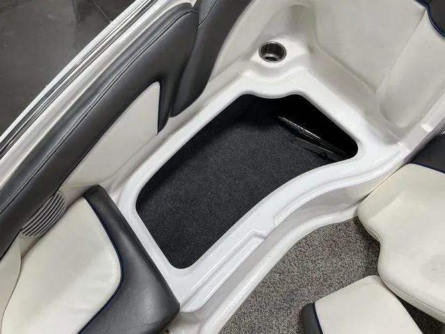 Slide: The Image of Yamaha 242 LTD 2011 - 22