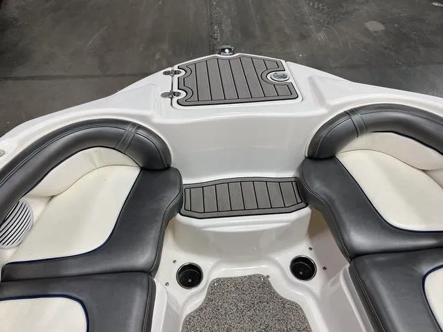 Slide: The Image of Yamaha 242 LTD 2011 - 23