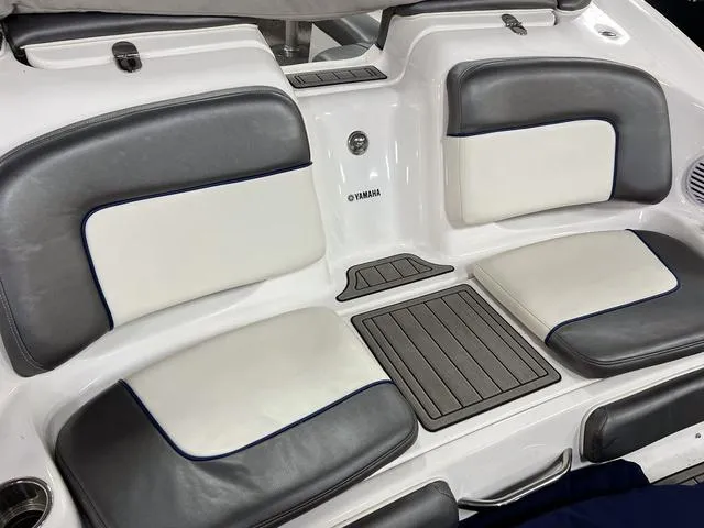 Slide: The Image of Yamaha 242 LTD 2011 - 6