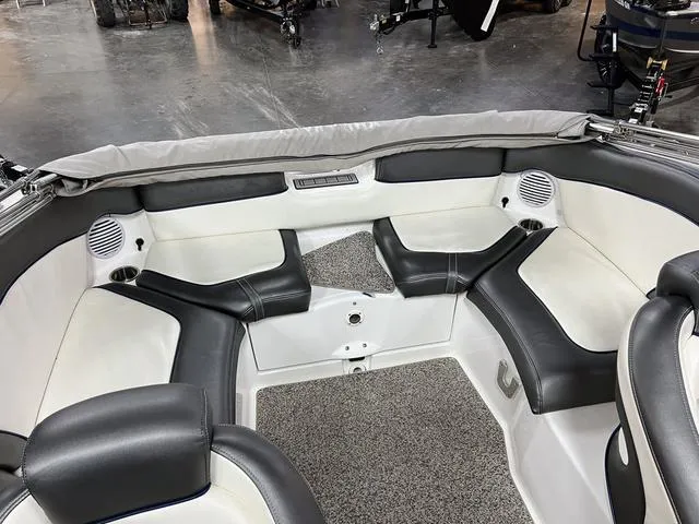 Slide: The Image of Yamaha 242 LTD 2011 - 7