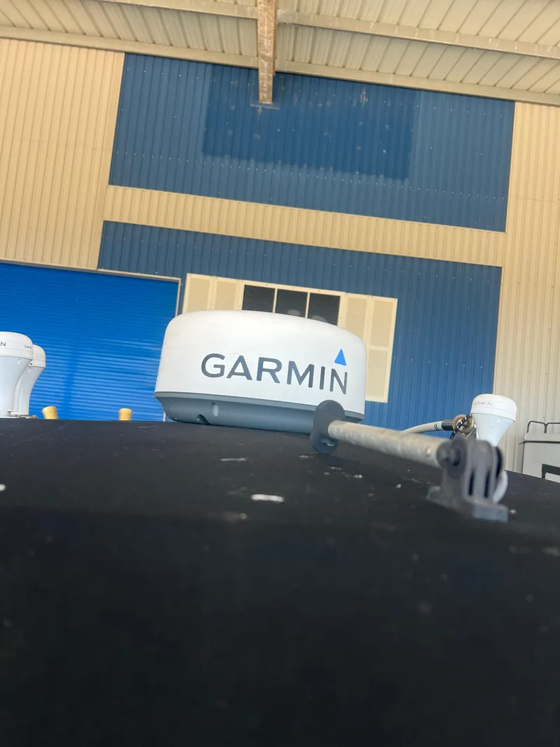 Slide: The Image of Garmin radar on 2007 Century 2600 CC boat, indoors with blue and beige walls. - 29