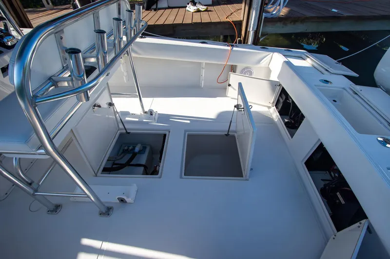 Slide: The Image of 1997 Jupiter 31 Open boat deck with storage compartments and rod holders. - 21