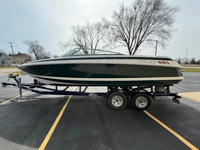 Slide: The Image of 1995 Cobalt 252 boat on trailer in parking lot, side view. - 4
