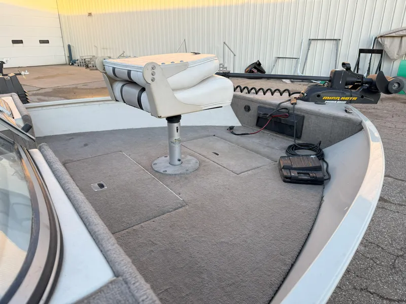 Slide: The Image of 2004 Sylvan 1600 Explorer DC boat with swivel seat and trolling motor on deck. - 9