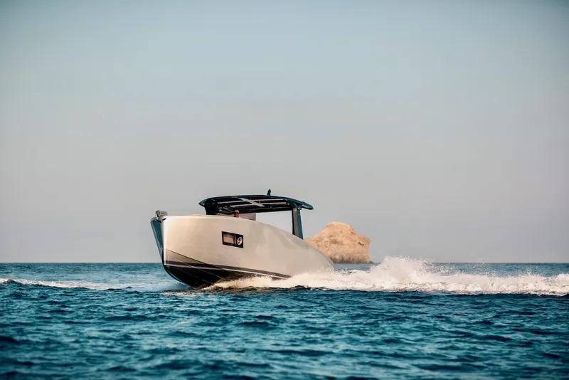 Slide: The Image of Tesoro T40 Inboard 2022 - 101