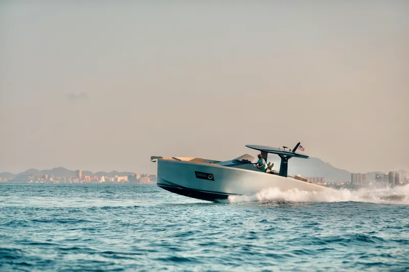 Slide: The Image of Tesoro T40 Inboard 2022 - 102