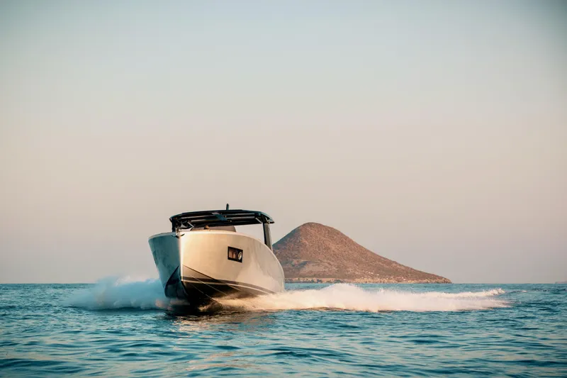 Slide: The Image of Tesoro T40 Inboard 2022 - 104