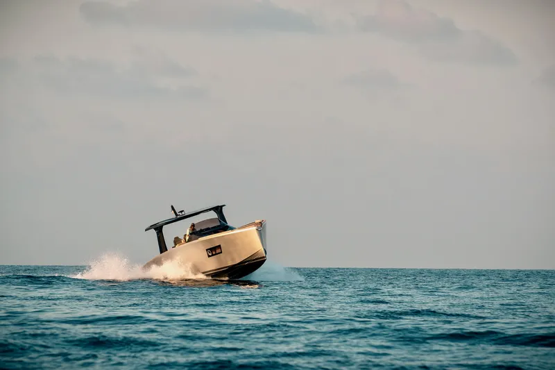 Slide: The Image of Tesoro T40 Inboard 2022 - 107