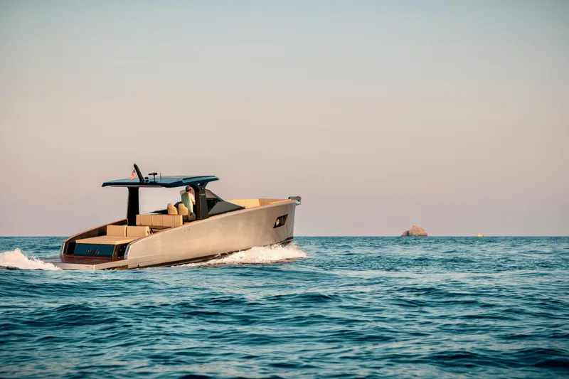 Slide: The Image of Tesoro T40 Inboard 2022 - 110