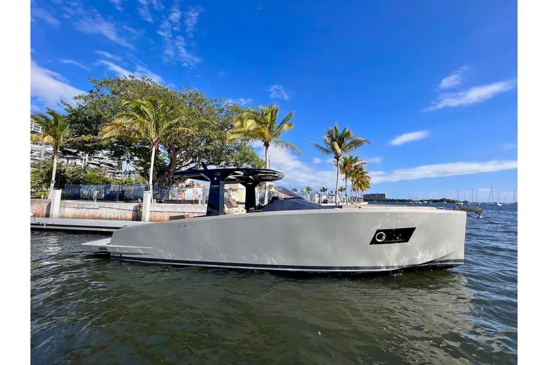 Slide: The Image of Tesoro T40 Inboard 2022 - 116