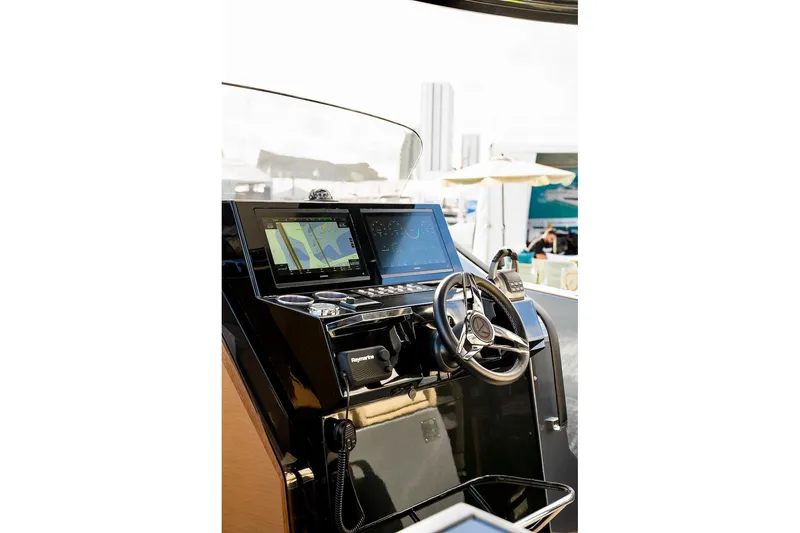 Slide: The Image of Tesoro T40 Inboard 2022 - 71