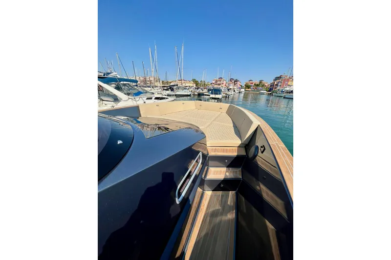 Slide: The Image of Tesoro T40 Inboard 2022 - 80