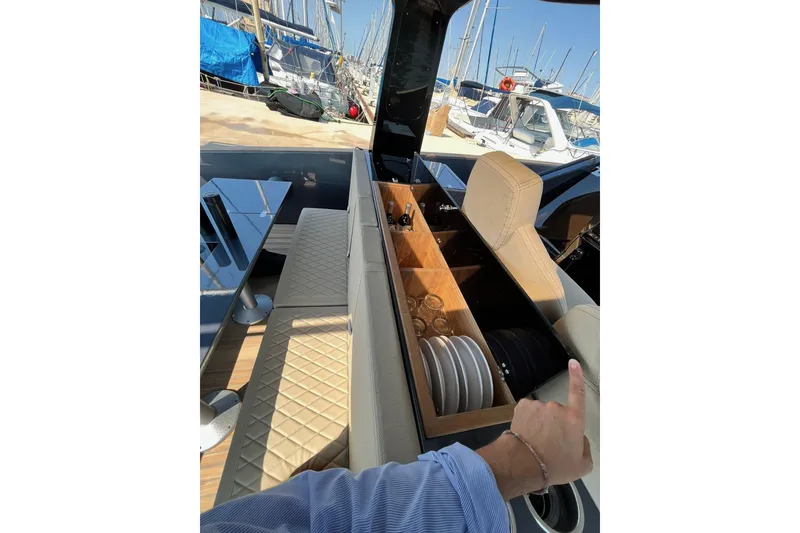 Slide: The Image of Tesoro T40 Inboard 2022 - 82