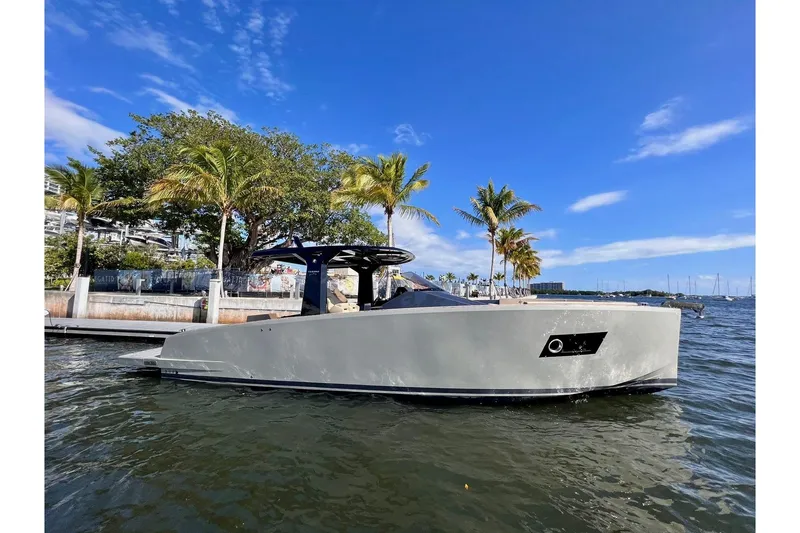 Slide: The Image of Tesoro T40 Inboard 2022 - 89