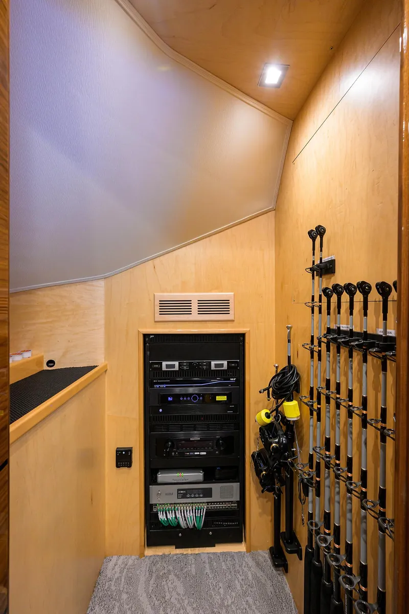 Slide: The Image of Viking 80 A SALT WEAPON - Electrical Panel - 21