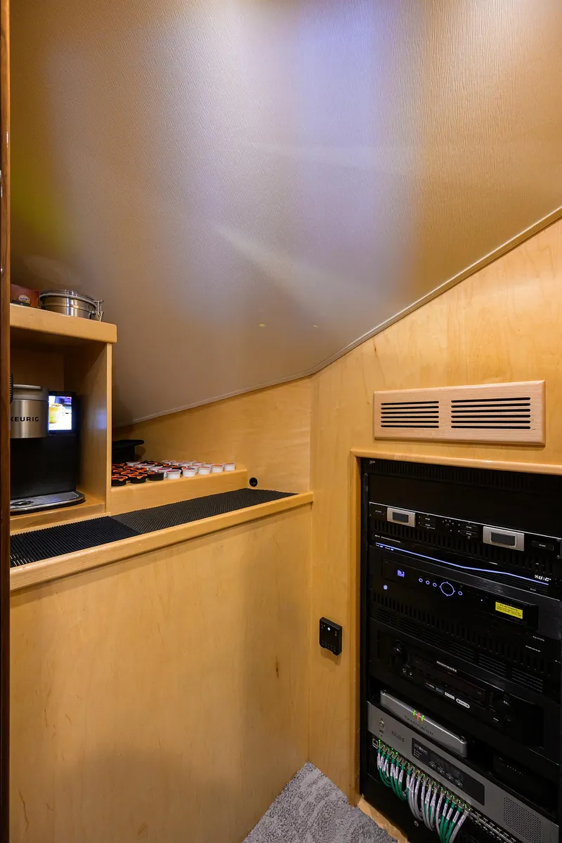 Slide: The Image of Viking 80 A SALT WEAPON - Electrical Panel - 22