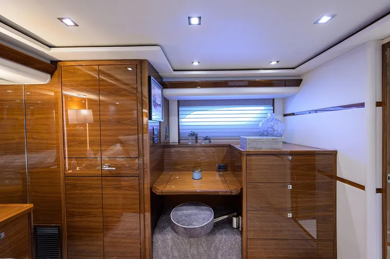 Slide: The Image of Viking 80 A SALT WEAPON - Master Stateroom - 29