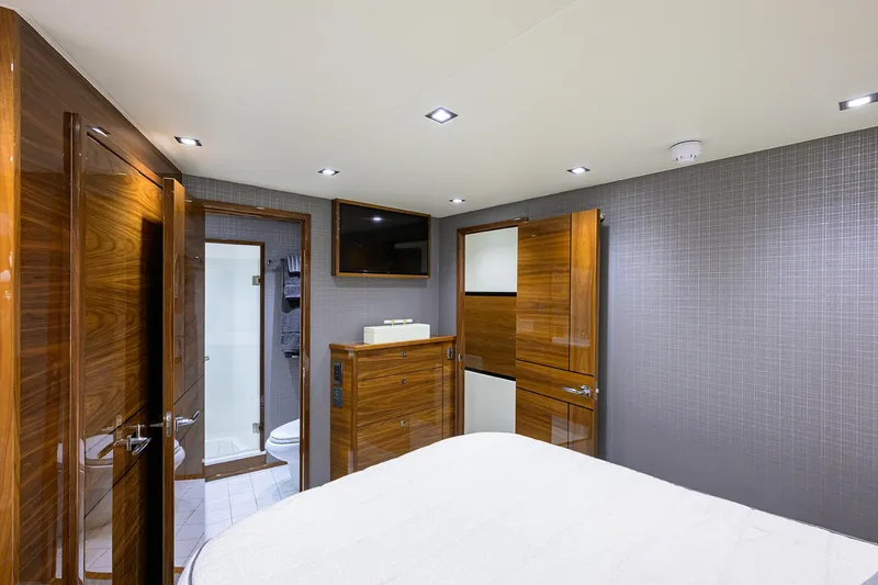 Slide: The Image of Viking 80 A SALT WEAPON - Port Guest Stateroom - 39