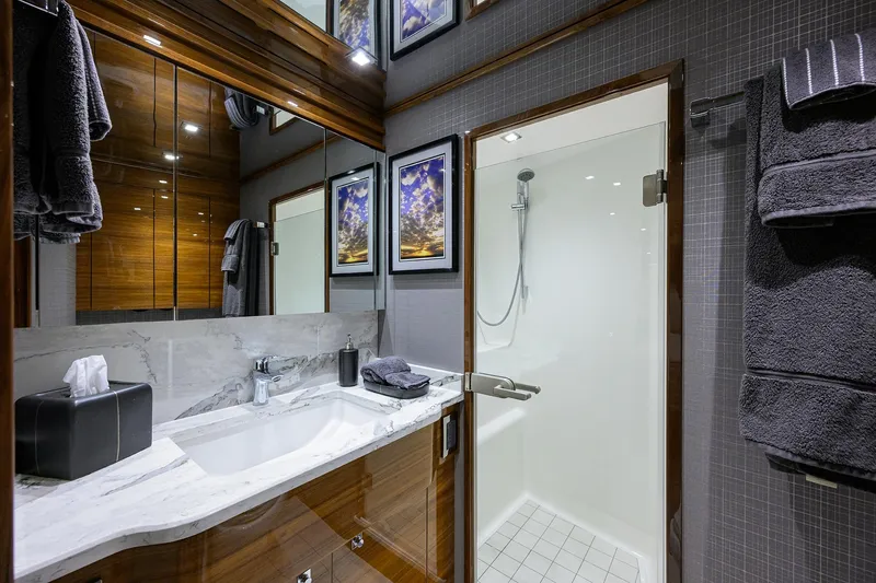 Slide: The Image of Viking 80 A SALT WEAPON - Port Guest Head - 40