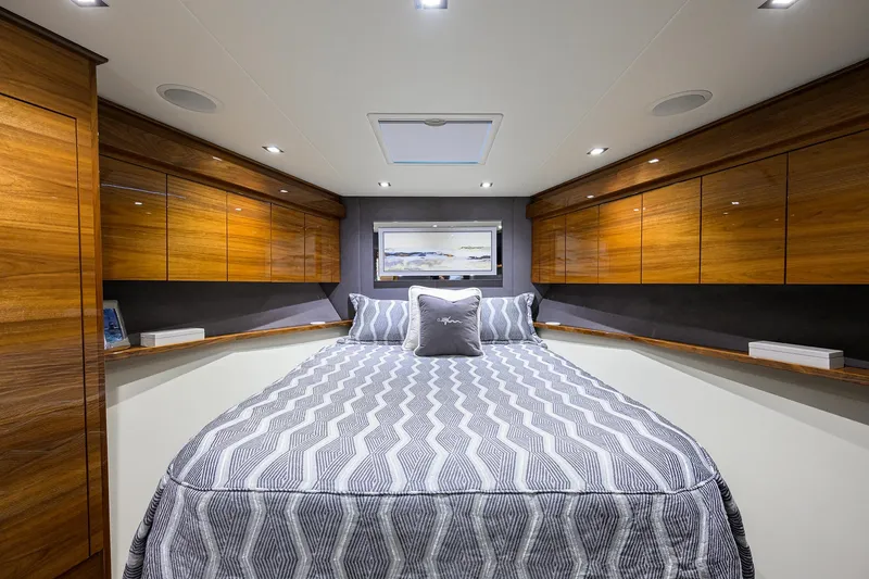 Slide: The Image of Viking 80 A SALT WEAPON - Forward VIP Stateroom - 42