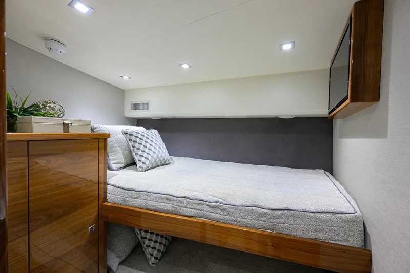 Slide: The Image of Viking 80 A SALT WEAPON - Crew Bunk Stateroom - 50